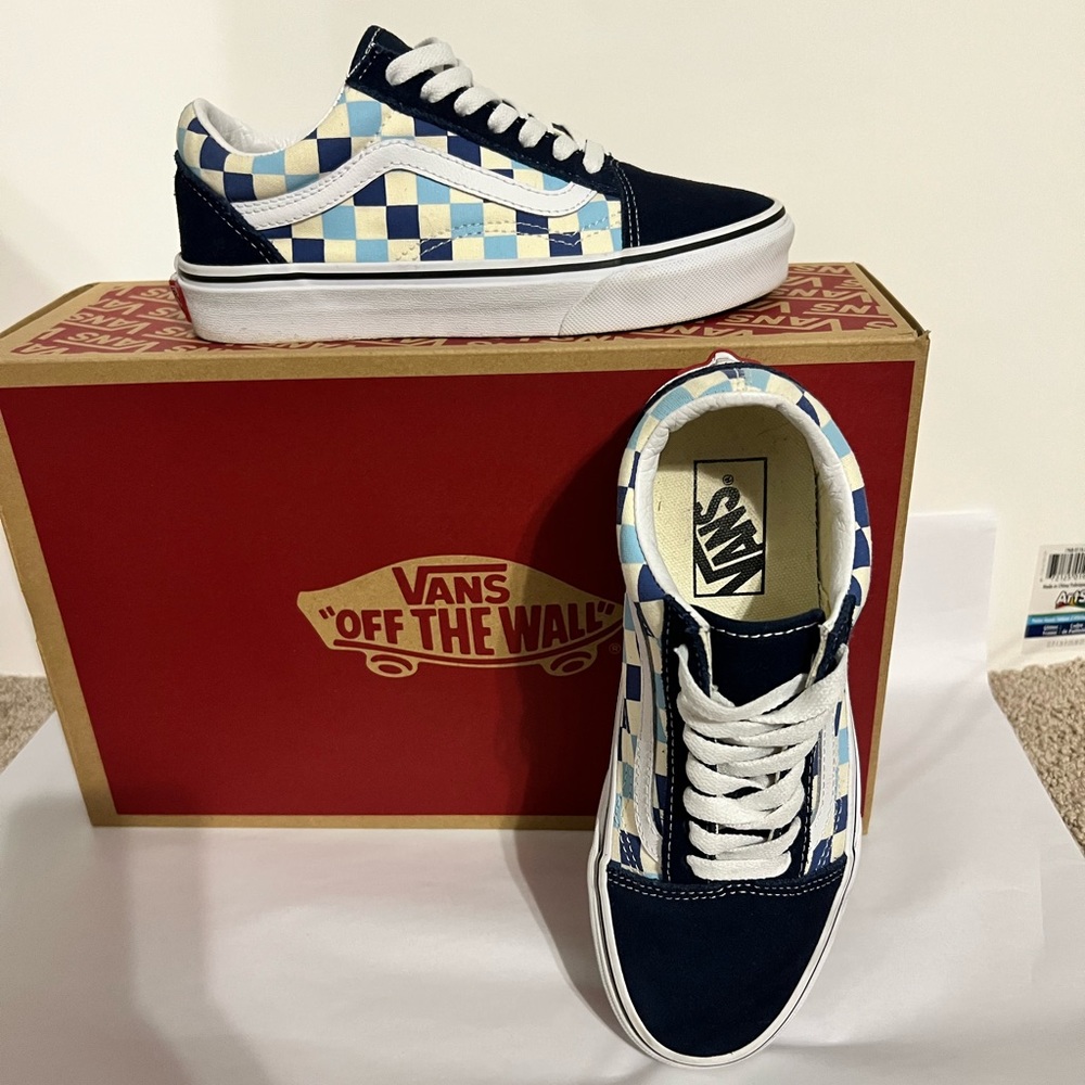 OLD SKOOL CHECKERED NAVY BLUE AND LIGHT BLUE LACE UP VANS